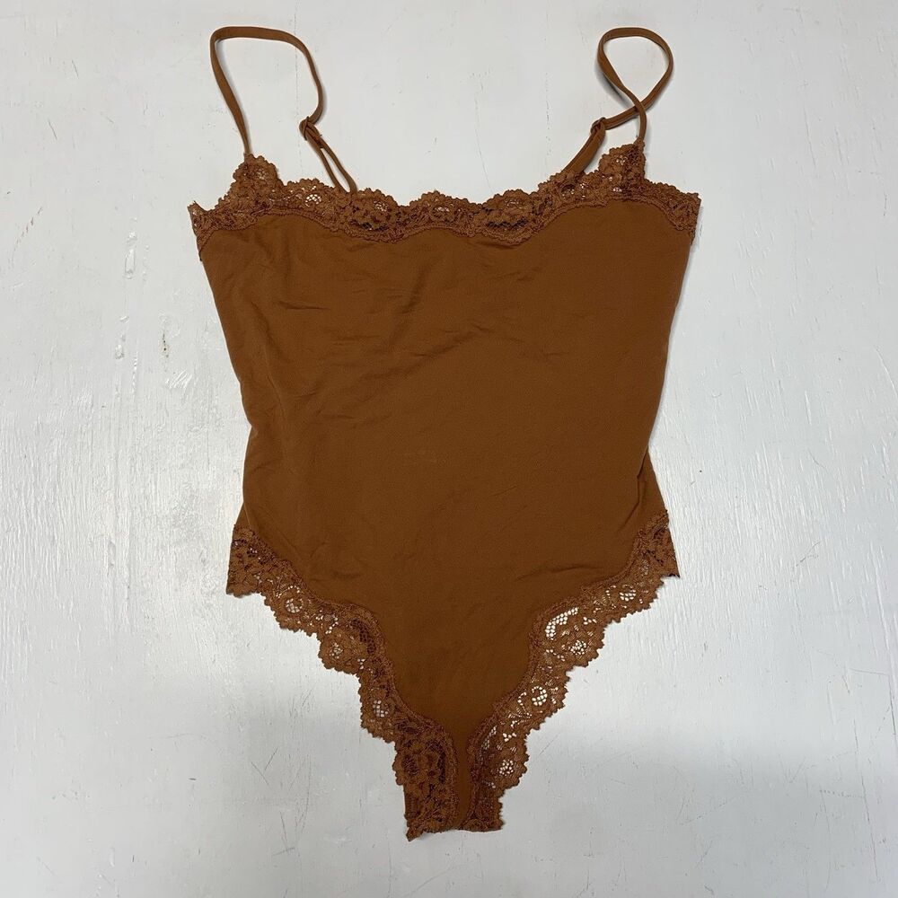 Skims Fits Everybody Cami Lace Thong Bodysuit - Light Orange S